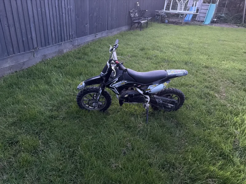Kids 2 stroke 2 wheel motor bioe — photo 1