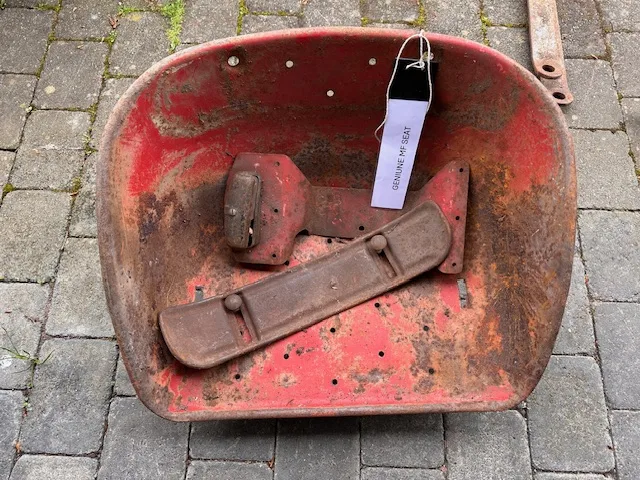 Original Massey Ferguson Tractor seat — photo 1